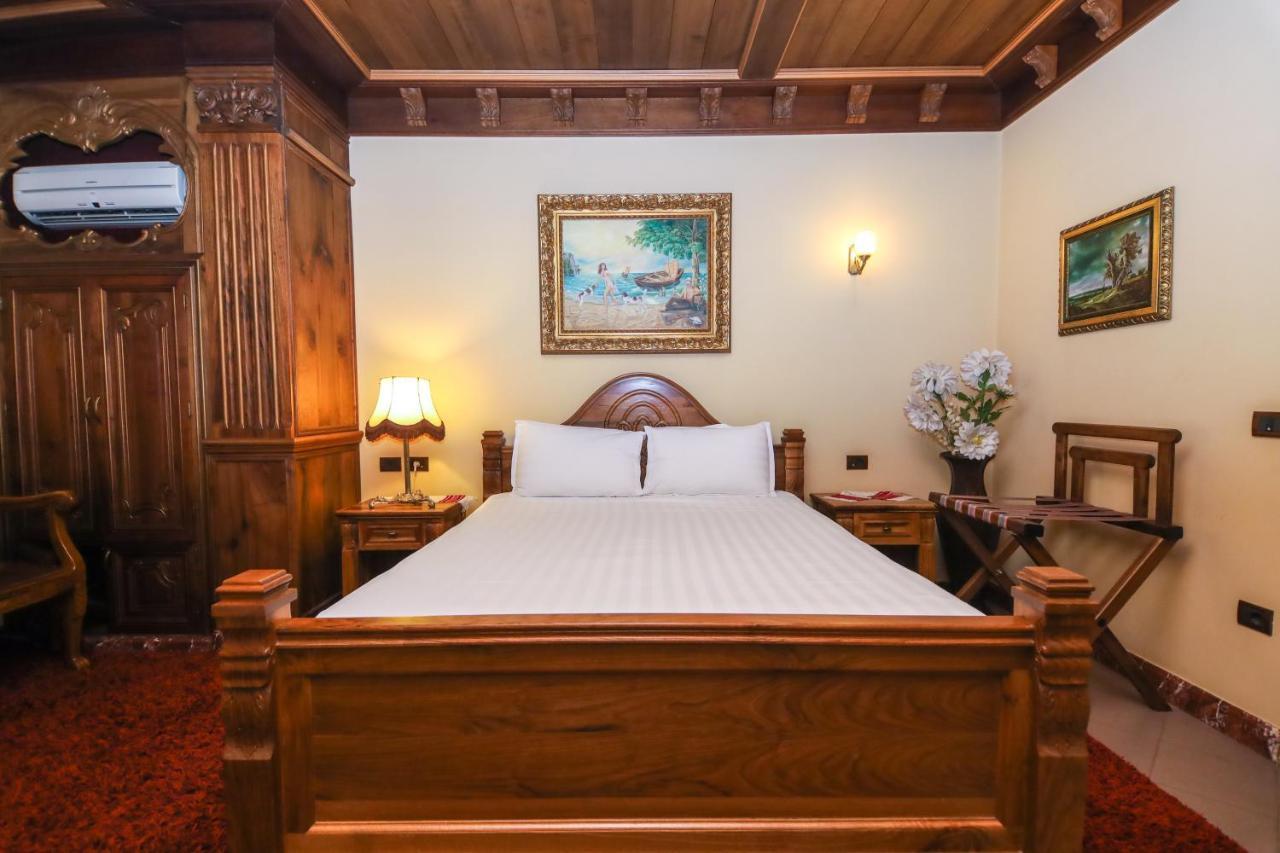 Brilant Antik Center Hotel Tiranë Luaran gambar