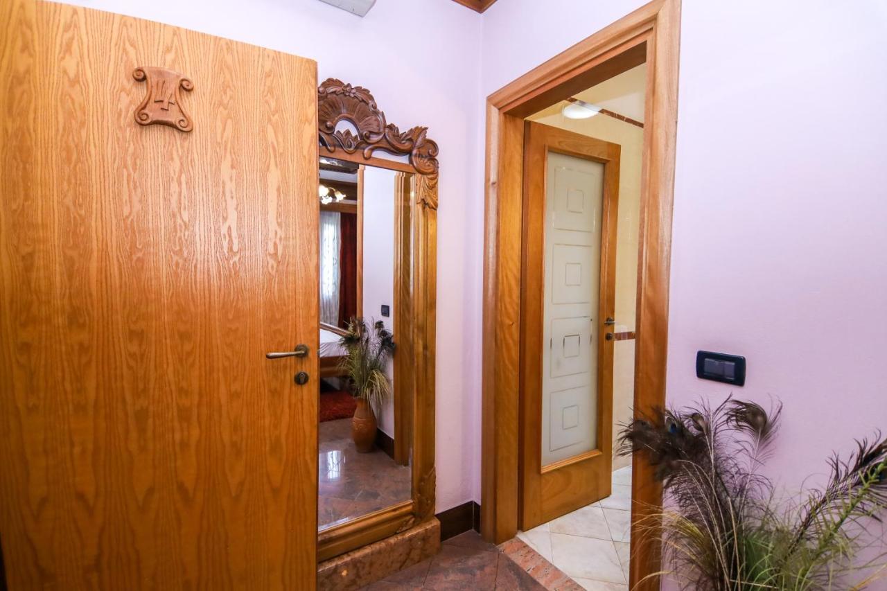 Brilant Antik Center Hotel Tiranë Luaran gambar