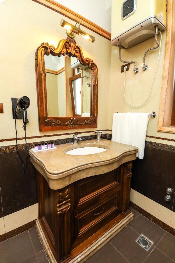 Brilant Antik Center Hotel Tiranë Luaran gambar