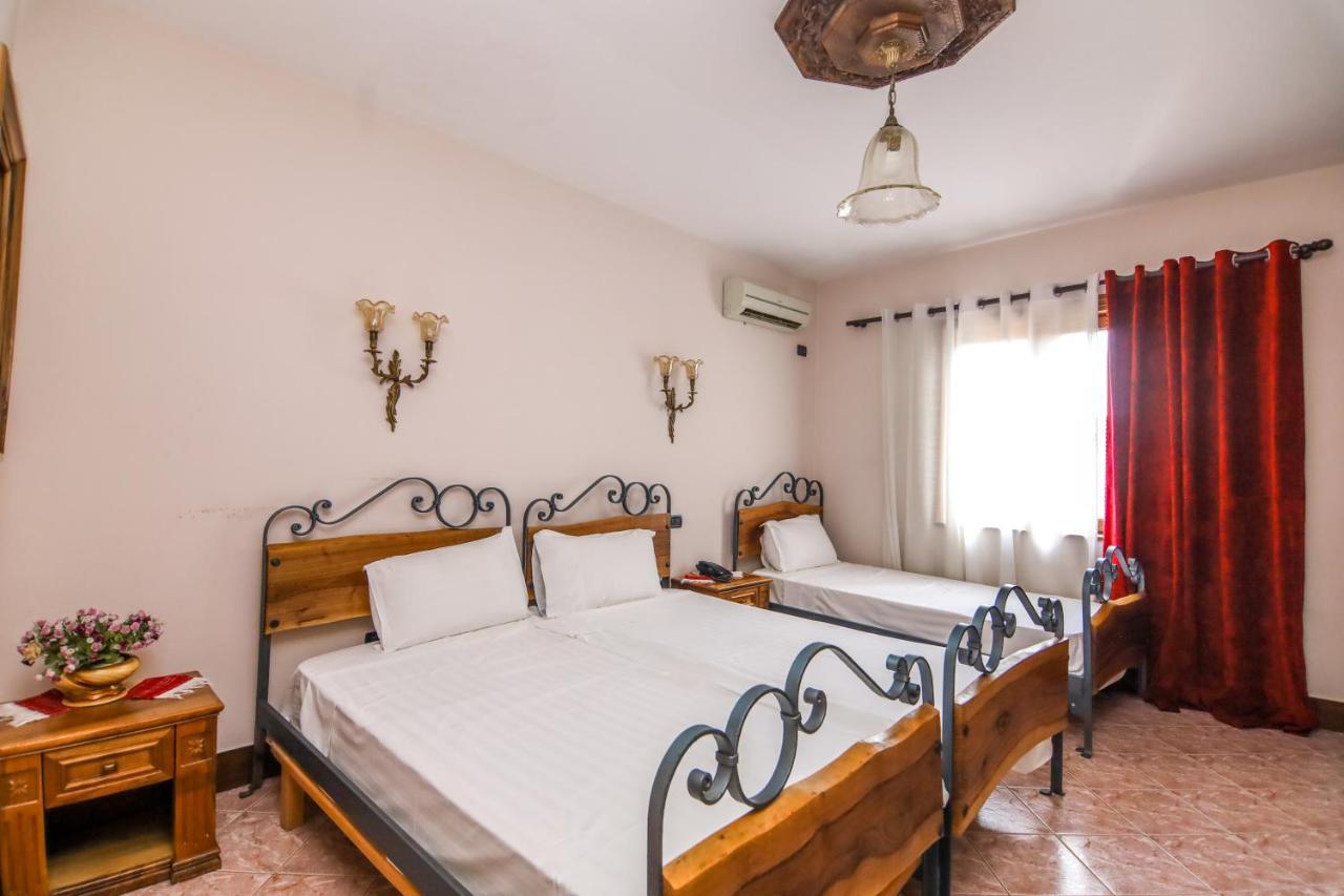 Brilant Antik Center Hotel Tiranë Luaran gambar