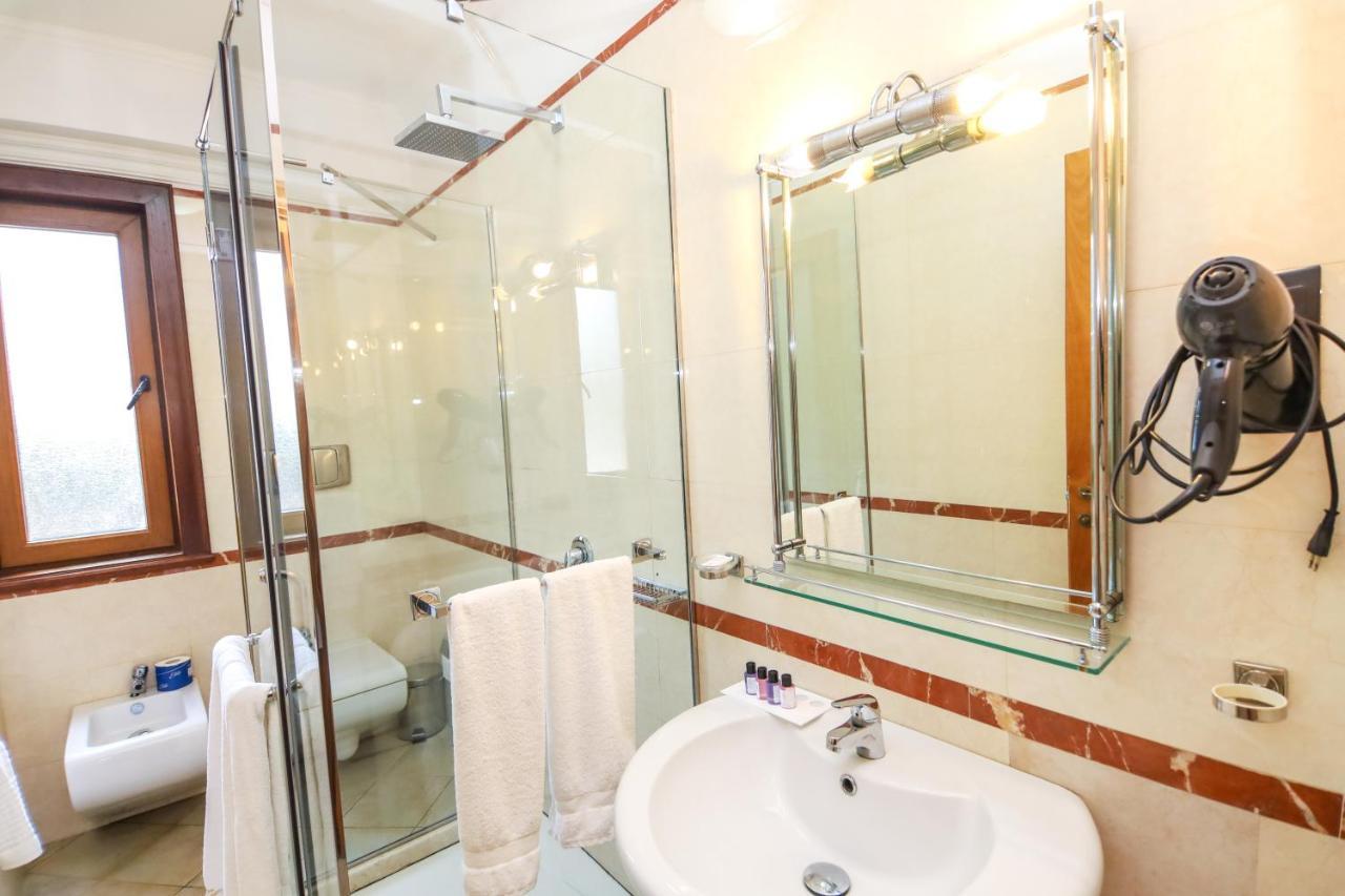 Brilant Antik Center Hotel Tiranë Luaran gambar