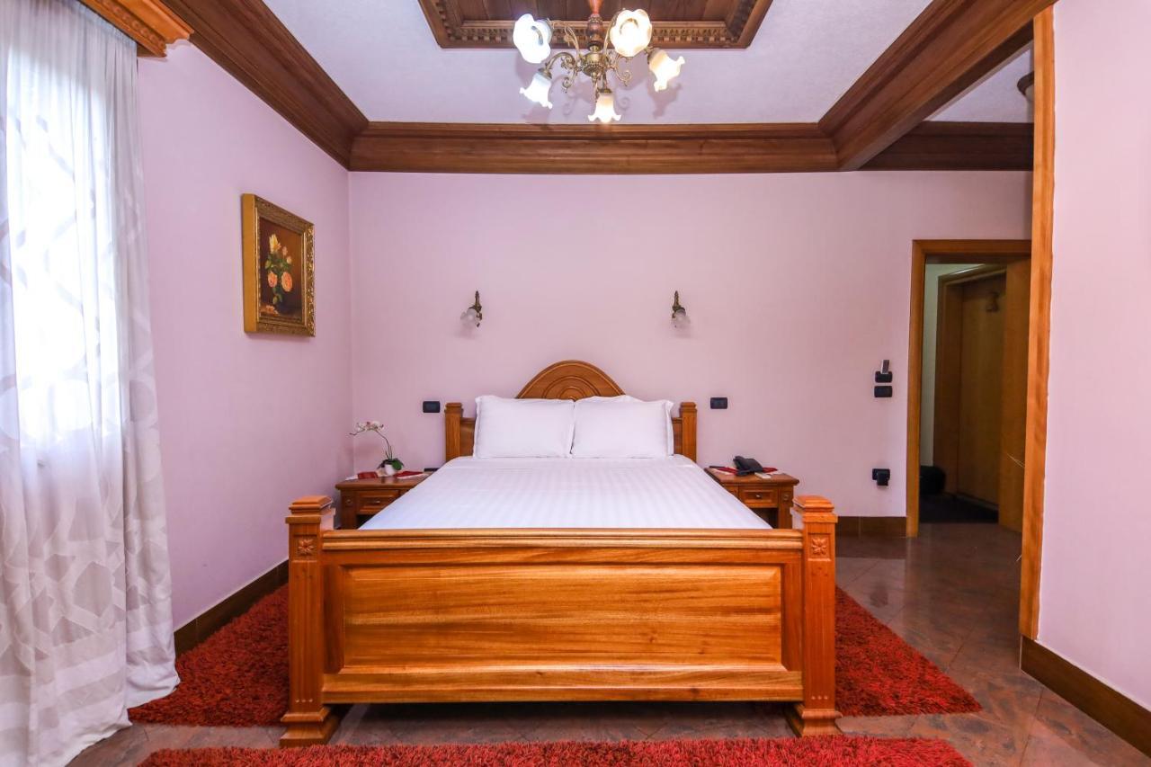 Brilant Antik Center Hotel Tiranë Luaran gambar
